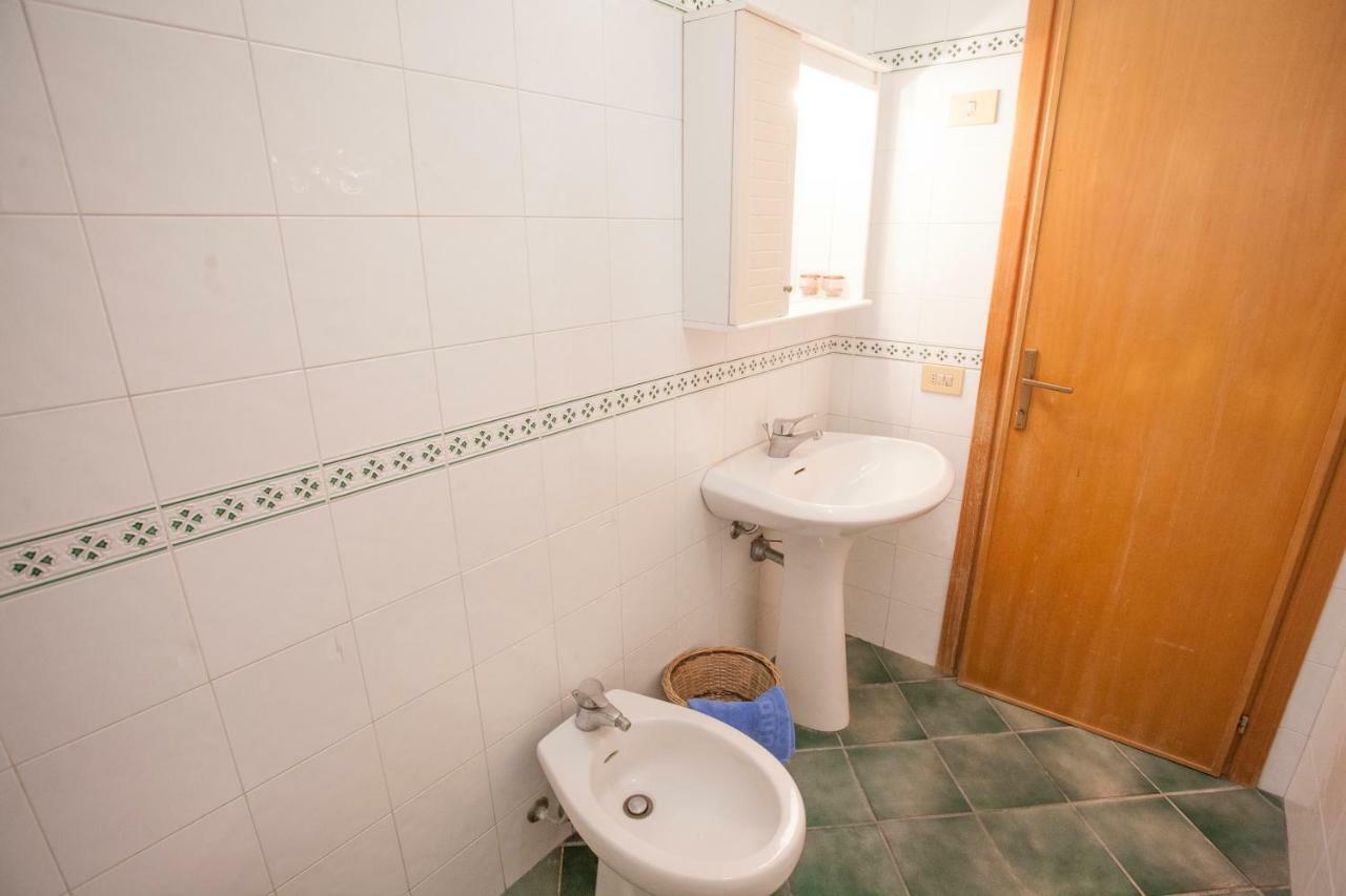 Apartment La *